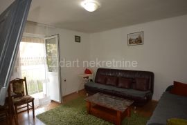 Leštane, porodična kuća od 73m2 na placu od 4ara, Grocka, House