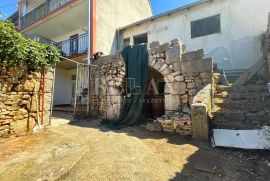 Crikvenica - kamena kuća u nizu, Crikvenica, Casa
