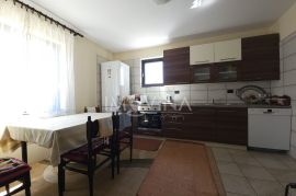 Kuća na 2 sprata 170m2, Prutine-Mokro, Osmaci, Maison