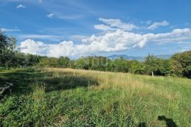 ISTRA, PIĆAN - Prekrasan kompleks građevinskog i poljoprivrednog zemljišta, pogled na Učku - potpuna privatnost, Pićan, Terrain