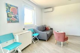 ISTRA, LIŽNJAN - Apartman s terasom novije gradnje!, Ližnjan, Flat