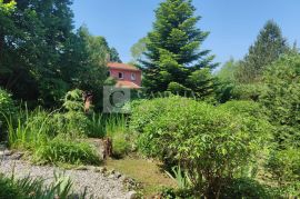 Istra Ročko polje lijepa kuća sa predivnim vrtom!, Buzet, Famiglia