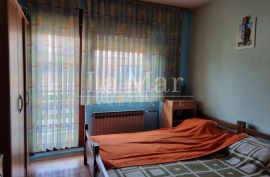 Bukovac-četverosoban stan+ parkirno mjesto, 79 m2, 2.kat, Zagreb, Appartment