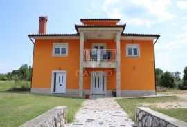 Labin, okolica, šarmantna kuća sa velikom okućnicom, Labin, House