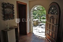 Istra, okolica Žminja, autohtona istarska kamena kuća 120m2 s bazenom, Žminj, Ev