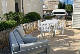 POTPUNO PREUREĐEN APARTMAN S PRELIJEPIM VRTOM I TERASAMA - PETRČANE, SUNNYSIDE RESORT, Zadar - Okolica, Appartement