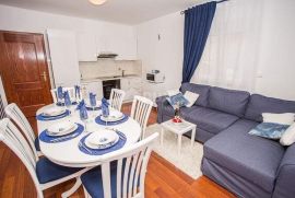 CRIKVENICA - luksuzna kuća s pet apartmana, Crikvenica, Famiglia