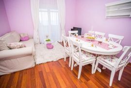 CRIKVENICA - luksuzna kuća s pet apartmana, Crikvenica, Famiglia