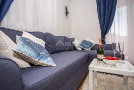 CRIKVENICA - luksuzna kuća s pet apartmana, Crikvenica, Famiglia