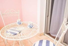 CRIKVENICA - luksuzna kuća s pet apartmana, Crikvenica, Famiglia