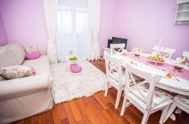 CRIKVENICA - luksuzna kuća s pet apartmana, Crikvenica, Famiglia