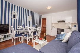 CRIKVENICA - luksuzna kuća s pet apartmana, Crikvenica, Famiglia