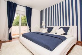 CRIKVENICA - luksuzna kuća s pet apartmana, Crikvenica, Famiglia