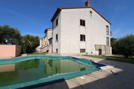Istra, Volme - kuća s bazenom 629 m2, Medulin, House
