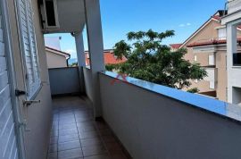 Novalja, 3-sobni apartman sa 2 natkrivene terase s pogledom na more + garaža, Novalja, Daire