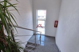 Zagreb, Klara, Luksuzni 4-sobni PENTHOUSE 160 m2 sa dvije terase, Novi Zagreb - Zapad, Appartement