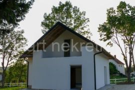 Topola, Donja Šatornja, dve kuće 226m2+144m2, plac 24ara, Casa