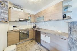 Povile - stan udaljen 50 m od mora, Novi Vinodolski, Appartment