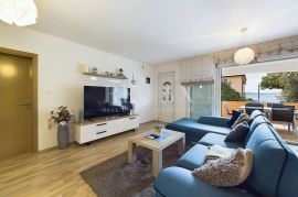 Povile - stan udaljen 50 m od mora, Novi Vinodolski, Appartment