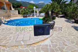 Vila sa bazenom 350 m2 u Kaštel Starom, Kaštela, Famiglia