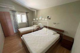 Maslenica - Kuća 250m2 s 5 apartmana prvi red do mora!! 595000€, Jasenice, Casa