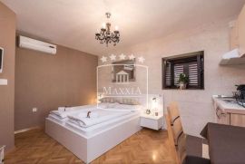 Zadar - Poluotok turistički objekt 6 apartmana 1.300.000€, Zadar, Σπίτι