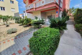 Diklo - idealna investicija za najam 8 stambenih jedinica! 849000€, Zadar, Famiglia