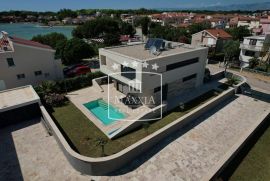 Privlaka - Moderna villa 250m2 privatni pristup na more! 1.690.000€, Privlaka, Kuća