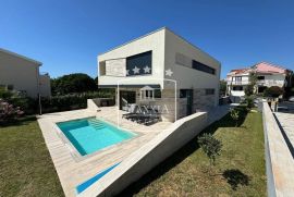 Privlaka - Moderna villa 250m2 privatni pristup na more! 1.690.000€, Privlaka, Kuća