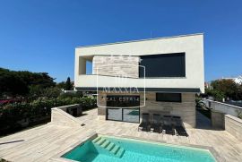 Privlaka - Moderna villa 250m2 privatni pristup na more! 1.690.000€, Privlaka, Haus