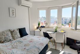 Studio apartman u centru grada, Pula, Istra, Pula, Daire