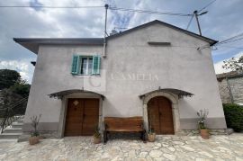 Istra okolica Buzeta lijepi stan u kamenoj kući za najam!, Buzet, Famiglia