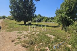 Sv.Anton građevinsko zemljište 1364 m2 za 2.kuće sa bazenom, Malinska-Dubašnica, Tierra