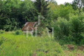 Građevinsko zemljište u Raduču s dva objekta  2050 m2, Lovinac, Land