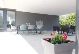 PEROJ - Moderna kuća s bazenom, Vodnjan, Maison
