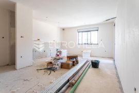 Split, Sirobuja, jednosoban stan na prvom katu NKP 47, 2 m2, Split, Flat