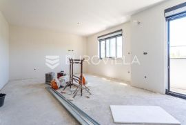 Split, Sirobuja, jednosoban stan u prizemlju s vrtom NKP 63, 56 m2, Split, Apartamento