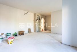 Split, Sirobuja, trosoban stan s vrtom NKP 87, 20 m2, Split, شقة