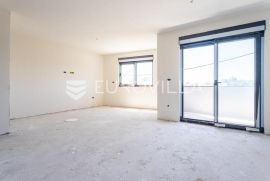 Split, Sirobuja, trosoban stan s prostranim vrtom NKP 81, 59 m2, Split, Apartamento