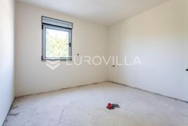 Split, Sirobuja, trosoban stan s prostranim vrtom NKP 81, 59 m2, Split, Kвартира