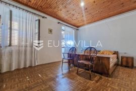 Istra, Novigrad, stan 78m2 u starogratskoj jezgri za adaptaciju, Novigrad, Apartamento