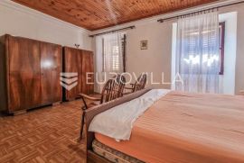 Istra, Novigrad, stan 78m2 u starogratskoj jezgri za adaptaciju, Novigrad, Apartamento