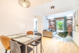 Zagreb,centar trosoban stan  NKP 50 m2 s terasom i vrtom, Zagreb, Flat