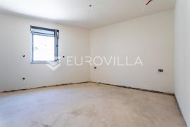 Split, Sirobuja, jednosoban stan u prizemlju NKP 53  m2, Split, Appartamento