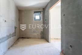 Split, Sirobuja, jednosoban stan u prizemlju NKP 53  m2, Split, Appartamento