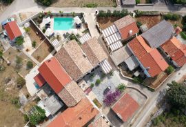 OTOK MOLAT - Jedinstvena dvojna kuća s bazenom u srcu mjesta Molat, Zadar - Okolica, Haus
