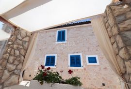 OTOK MOLAT - Jedinstvena dvojna kuća s bazenom u srcu mjesta Molat, Zadar - Okolica, Σπίτι