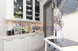 Dizajnerski luksuzni stan u samom centru Voloskog pored mora, Opatija, Appartement