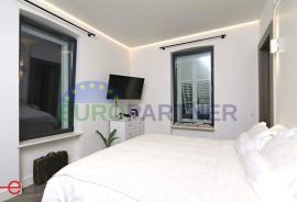 Dizajnerski luksuzni stan u samom centru Voloskog pored mora, Opatija, Appartement