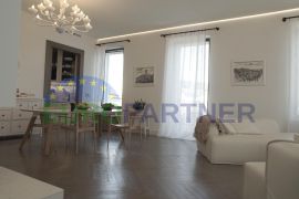 Dizajnerski luksuzni stan u samom centru Voloskog pored mora, Opatija, Flat